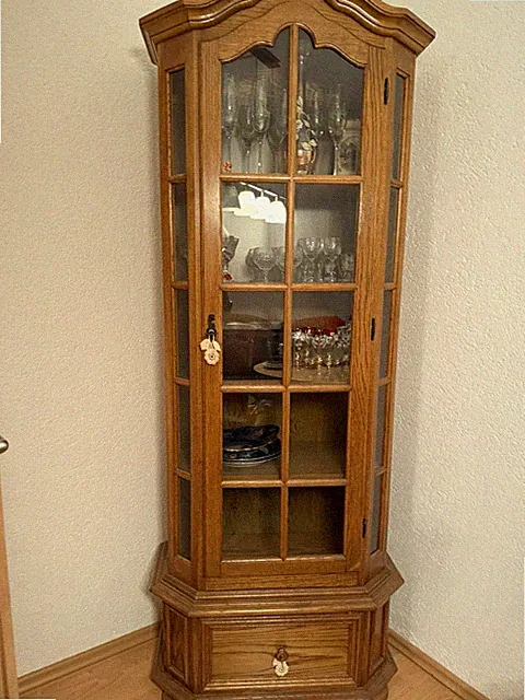 Eckvitrine Holz/Glas braun freistehend 1 Glastür (Sprossen) 1 Schublade