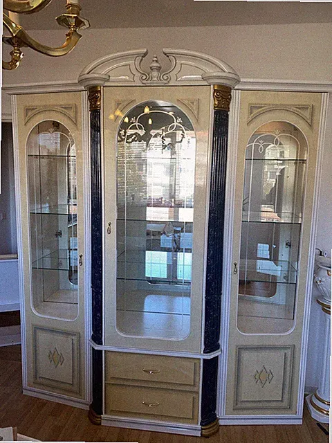 Edle italienische Vitrine / Wohnzimmerschrank – Klassisches Design