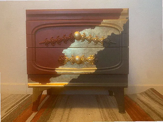 Ein luxuriöser Designer-Kommode, dekoriert mit Blattgold 59x60x38 cm