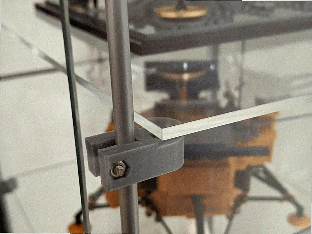 Einlegeboden / Regalboden für ikea DETOLF Vitrine Acryl-Glasplatte mit Halter
