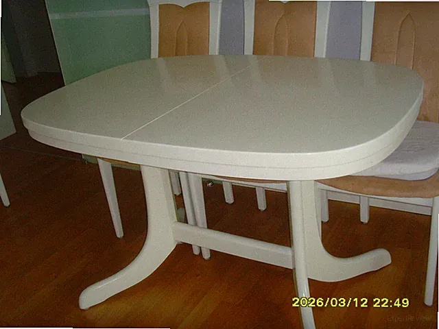 Elegante Esstisch aus Echtholz in Weiß mit Ovaler Tischplatte. Ausziehbar.