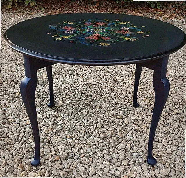 ELEGANTER ZYLINDRISCHER COUCHTISCH EDWARDIANISCHER ART DECO STIL MIT AUFWENDIGEM DESIGN