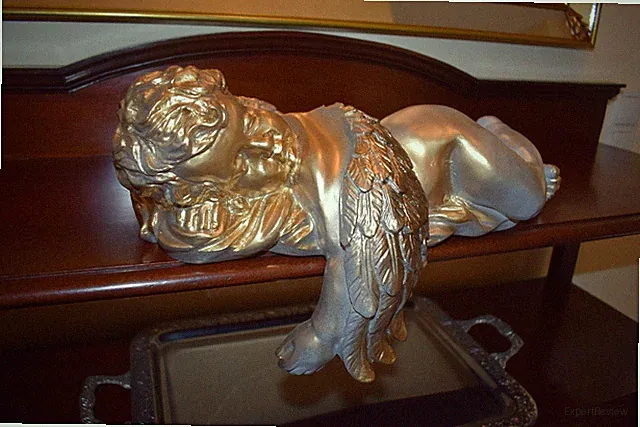 Engel liegend Kantenhocker Deko Figuren Möbel Wohnen Kaminhocker Friedensengel