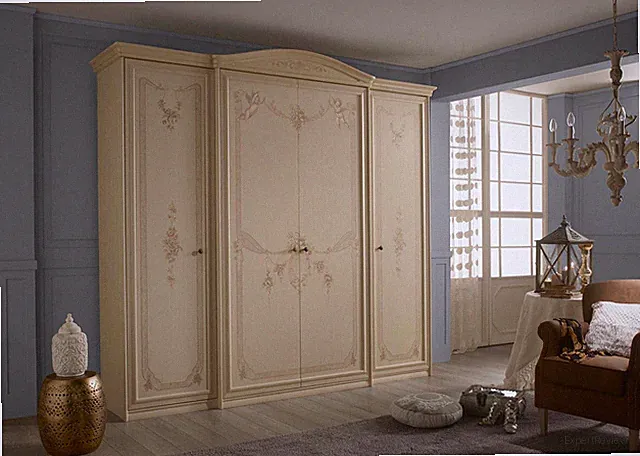 EPOCA - Drehtüren-Kleiderschrank im Barock-Stil in creme patiniert