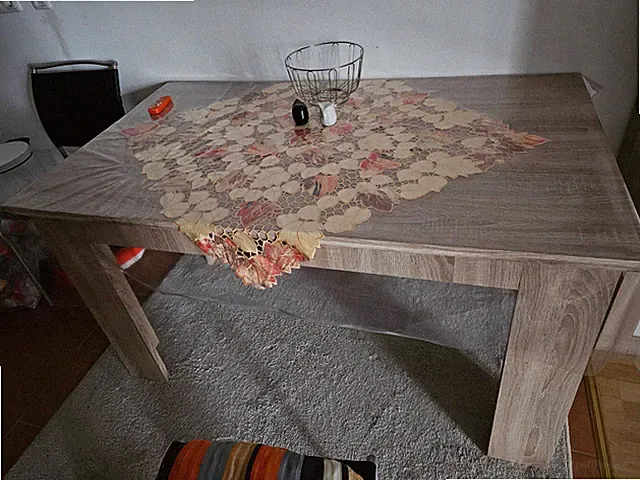 Esstisch mit 2 Bänken