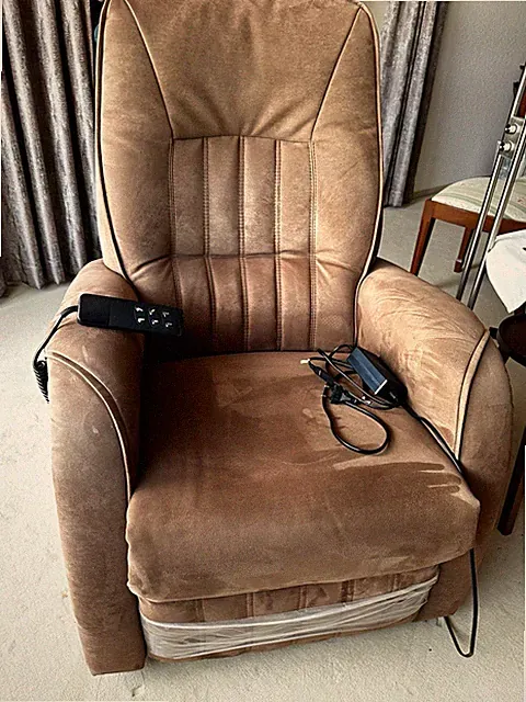 FRED elektrischer Liegesessel auf Rollen, braun Stoff, 93x93x107 cm