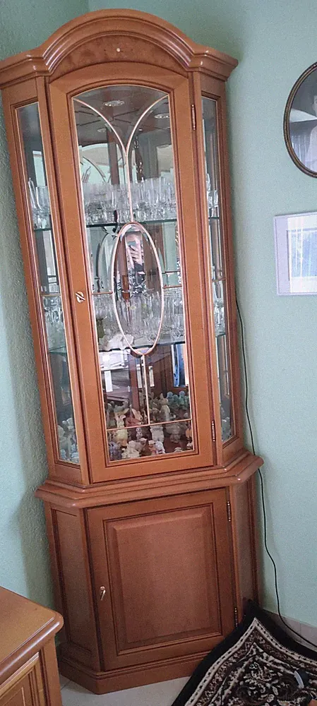 Freistehende Holz-Glasvitrine braun, 1 Glastür, 3 Regalböden, eckig
