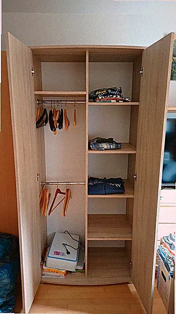 Freistehender Kleiderschrank 2-türig Holzoptik hell, Kleiderstange, 5 Fächer