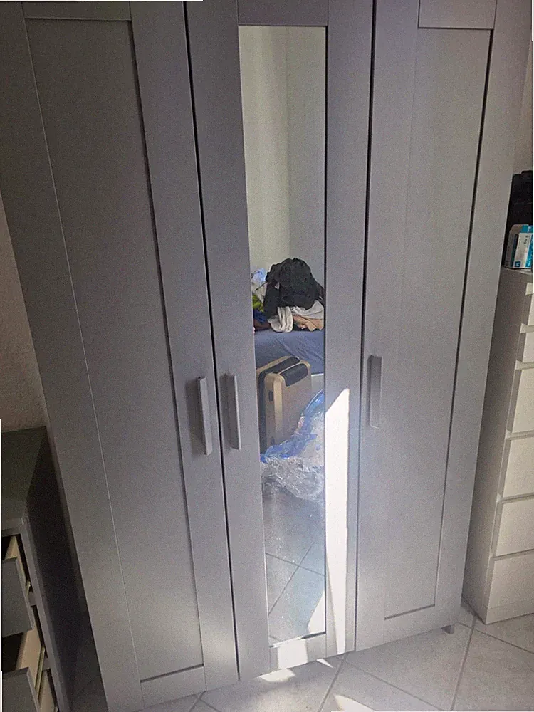 Freistehender Kleiderschrank Weiß 3-türig Spiegel Kleiderstange 150x210x120