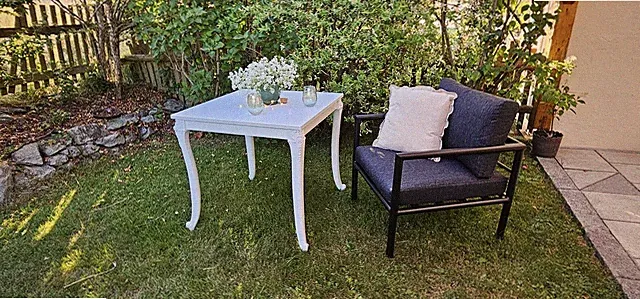 Garten, Jugendzimmer, Esstisch Weiß mit geschwungenen Beinen, 80 cm, H 78 cm.