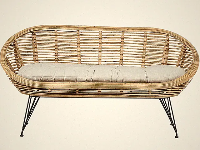 Gartensofa Rattan natürlich Auflage beige Metallbeine schwarz Boho-Stil Maratea