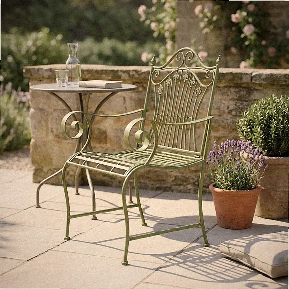 Gartenstuhl Eisen antik grün lackiert mit Armlehnen Vintage, H.95 cm
