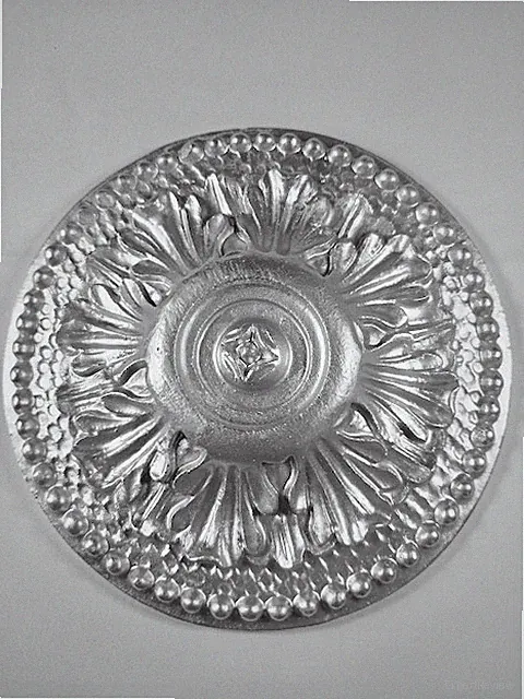 Gips Stuck Ornament Relief Rosete "Dramatik" in Weiß Gold Silber etc.