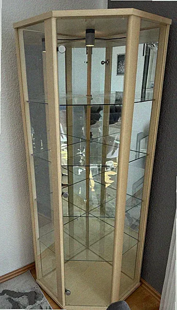 Glasvitrine mit Beleuchtung, Hellem Holz in Top Zustand