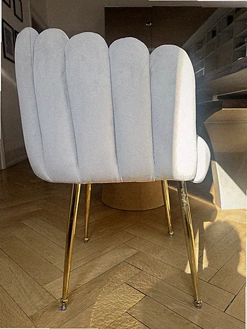 Grauer Esszimmerstuhl / Samt / Goldene Füße / Muschel Stuhl / Eleganter Sessel