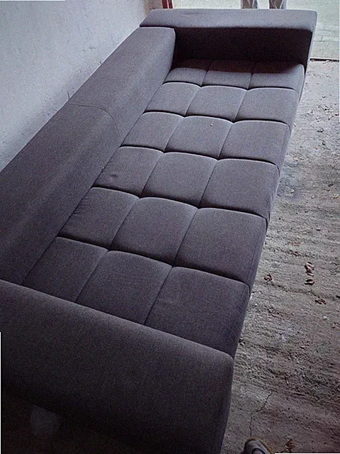 Graues Sofa