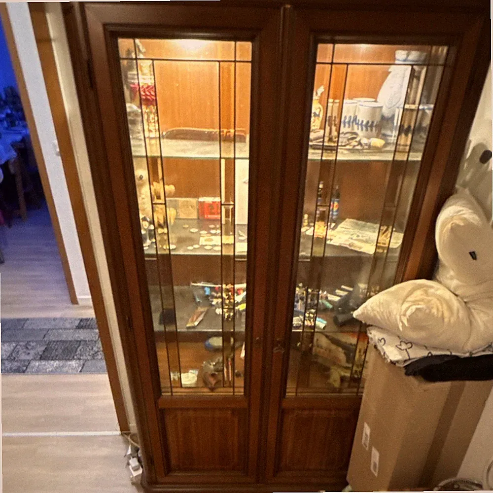 Große Vitrine aus Holz und Glas, 2 Glastüren, 4 Regalfächer, 120x190x40 cm