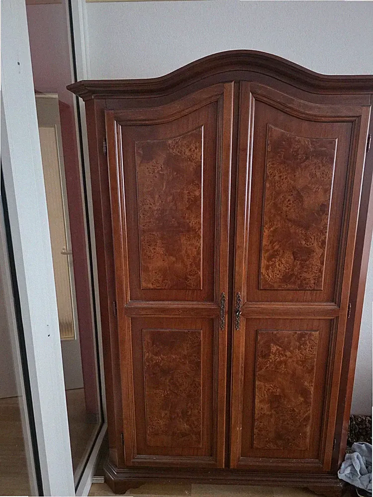 Großer Kleiderschrank / Dielenschrank im Barock-Stil – Italienisch / Wurzelholz