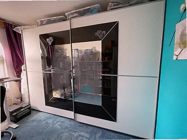großer Schwebetüren Kleiderschrank mit Spiegel weiß Höffner 315x236x69