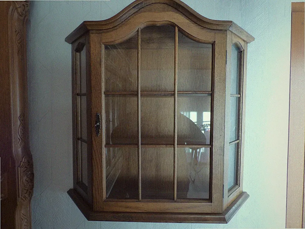 Hängevitrine Eichenholz verglast Wandaufhängung 71 x 66 x 12cm abschließbar (Mu)