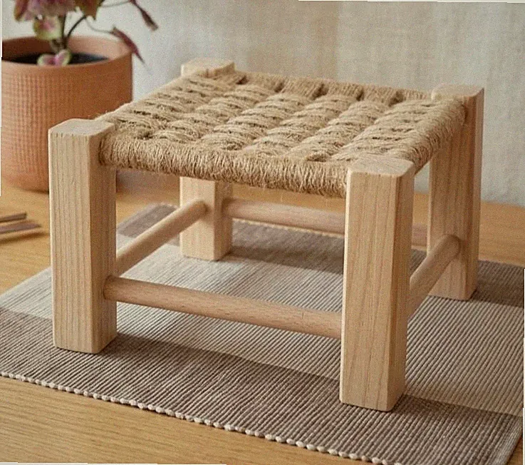 Handgefertigt Deko-Hocker Landhausstil Korbgeflecht helles Holz 23x23x15 cm