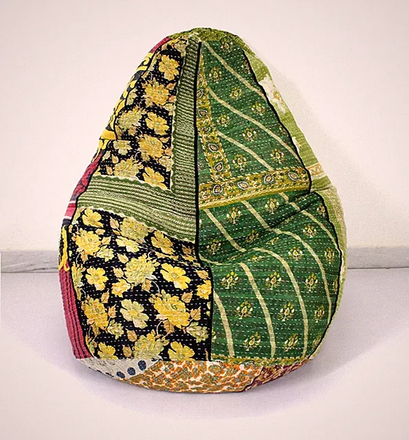 Handgefertigter gesteppter bestickter Bohemian Sitzsack aus Baumwolle mit Blu...