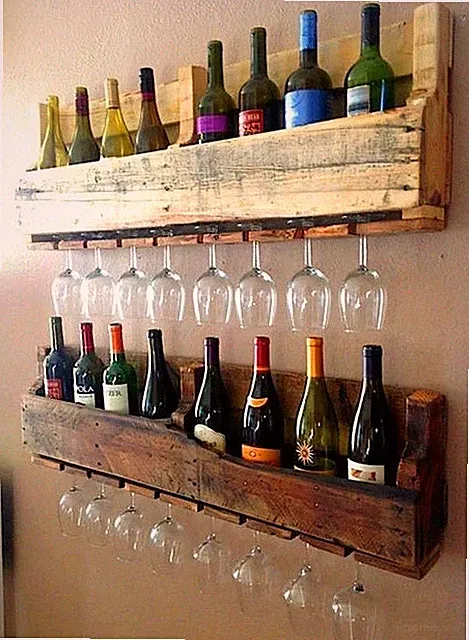 Handgefertigtes Weinregal 90cm aus Holz in Wunschfarben mit Glaseinhängung