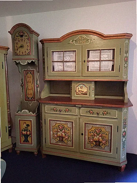 handgemalte Bauernmöbel aus den Jahren 1920 /1922