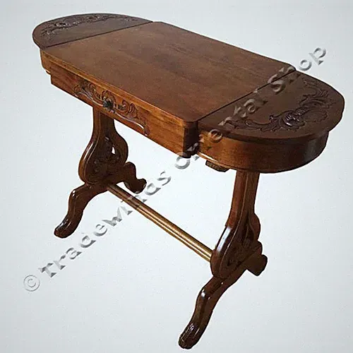 Handgeschnitzte Möbel im französischen Stil - ovaler Schreibtisch/Schreibtisch