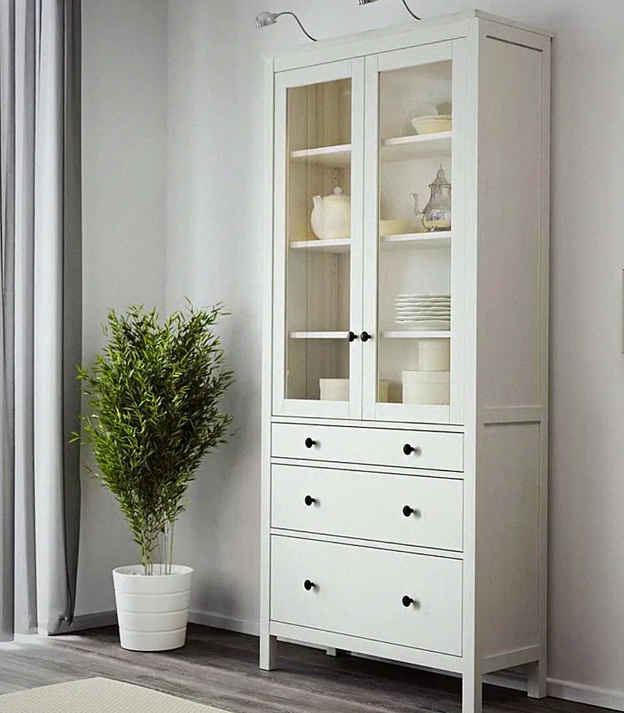 HEMNES Vitrine mit 3 Schubladen, weiß gebeizt