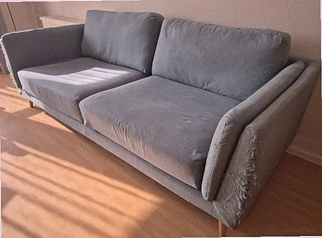 Hi , diesen Sessel kostet 5 €