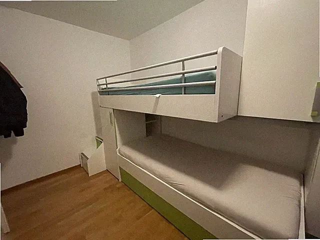 Hochwertiges Funktionsbett mit Schubladen & 3 Schlafplätzen