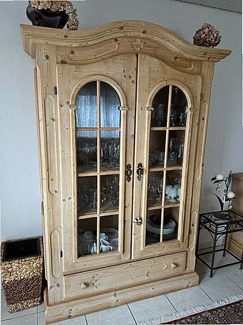 Hochwertiges komplettes Landhaus-Esszimmer aus Massivholz