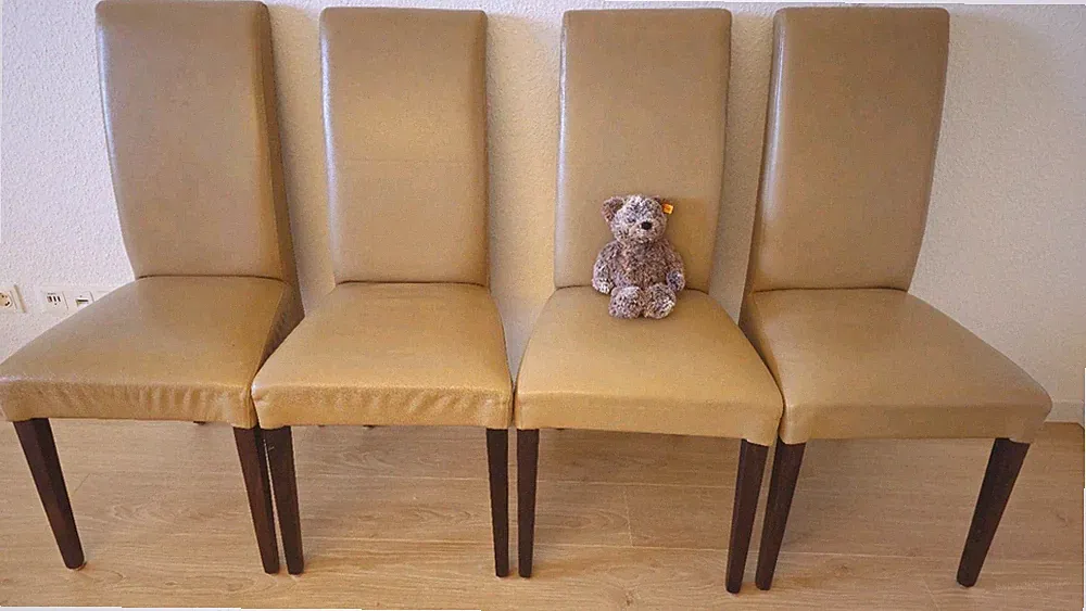 Höffner 4er-Set Esszimmerstühle Rindsleder Echtleder creme Holzbeine dunkelbraun
