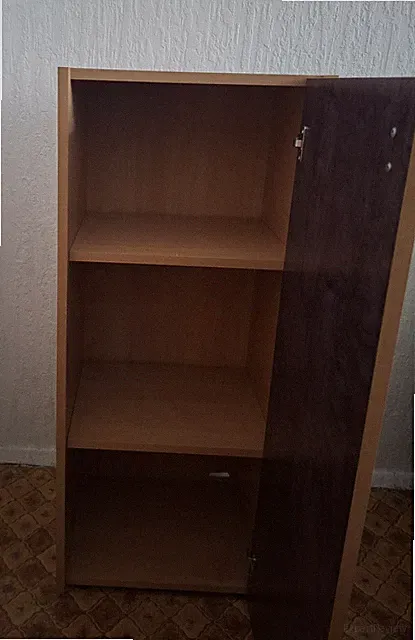Holzschrank freistehend 99x40x33 cm, 1 Plattentür, 2 Regalfächer braun/violett