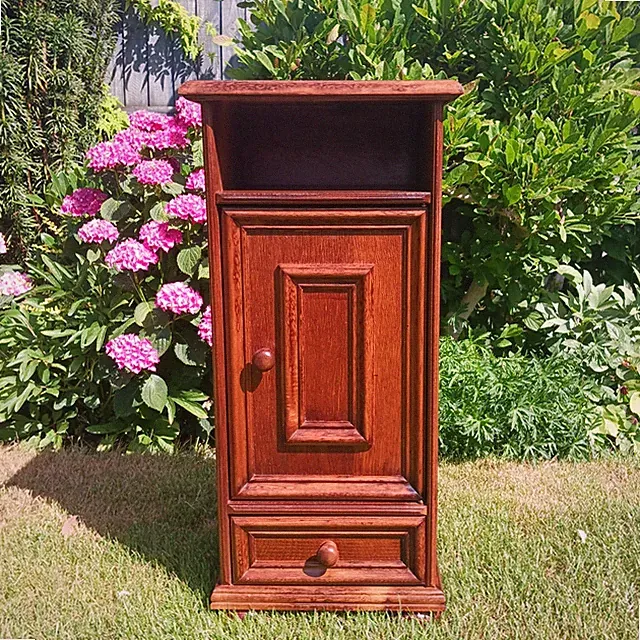 Hübscher französischer Vintage Nachttisch / Schrank aus Holz