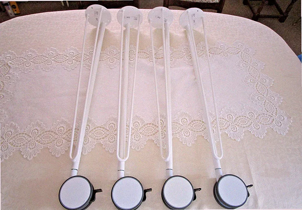 Ikea 4er Set " KRILLE " Tischbeine auf Rollen - 69cm hoch aus Metall in Weiß