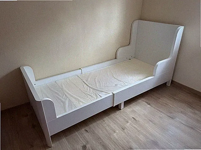 IKEA „BUSUNGE“ Bettgestell inkl. Lattenrost, weiß