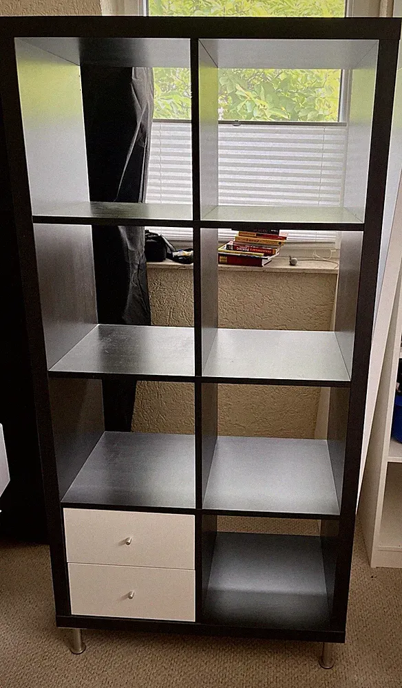 IKEA Kallax Regal 150 Cm, 8 Fächer mit Füßen und 2 Schubladen, Schwarz/ Weiß