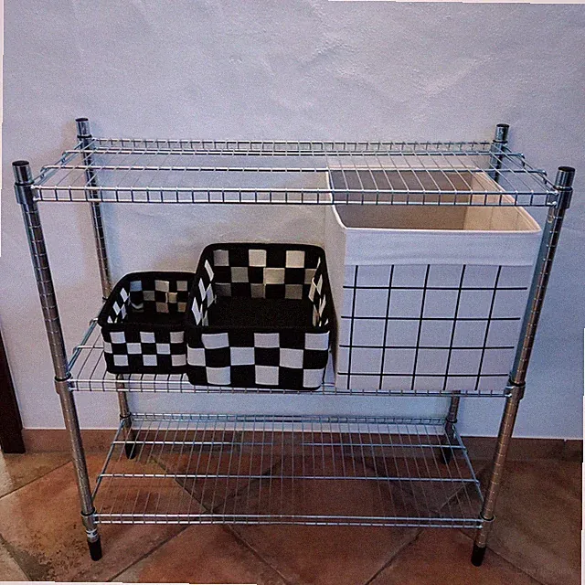 Ikea Metallregal mit passenden Koerben schwarz weiß