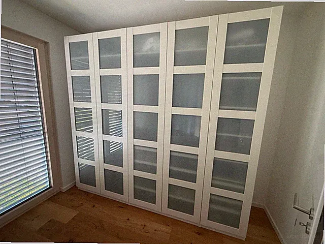 IKEA PAX Kleiderschrank - 250x236 cm weiß + BERGSBO Glastüren & KOMPLEMENT