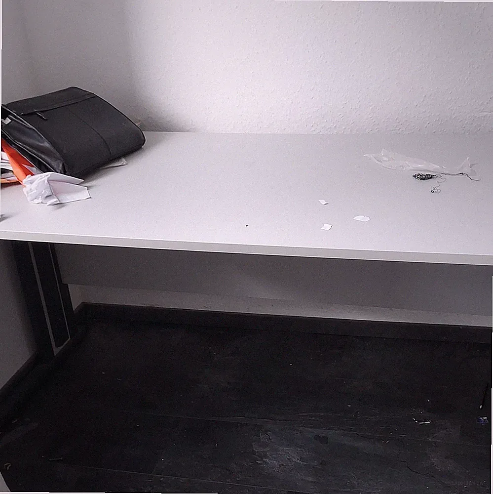 IKEA THYGE Schreibtisch weiß 150x50x55 cm, Holzwerkstoff/Ahorn/Eisen