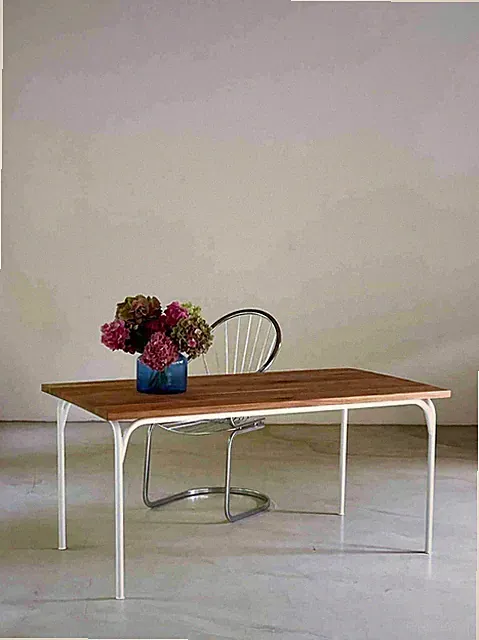 Industrial Bauhaus Tisch – Maßanfertigung in Design & Material