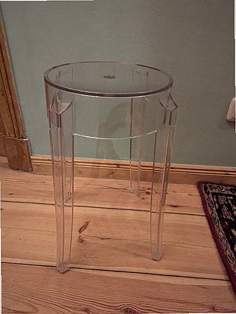 Kartell Charles Hocker Stuhl Loungehocker Designhocker Sitz H 46 cm transparent