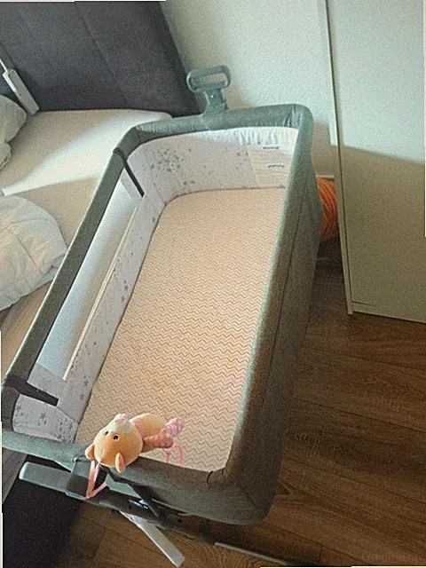 KESSER Baby-Beistellbett Grau/Weiß mit Netz-Seitenwand, seitlich zu öffnen