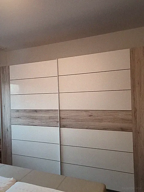 Kleiderschrank 2 Jahre alt in gutem Zustand 161x 176x 51 cm