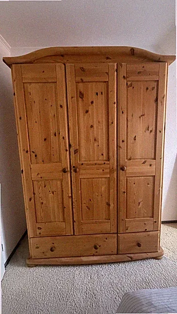 Kleiderschrank Kiefer Massiv. 3 Türen Und 2 Schubladen