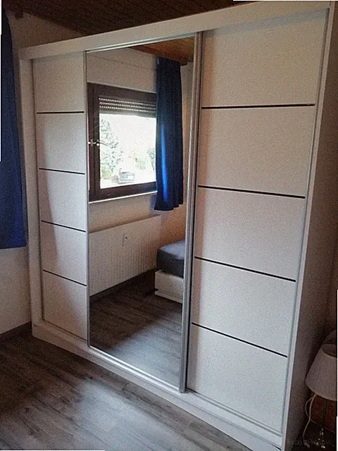 Kleiderschrank weiß gebraucht - NUR ABHOLUNG (Sehr guter Zustand)