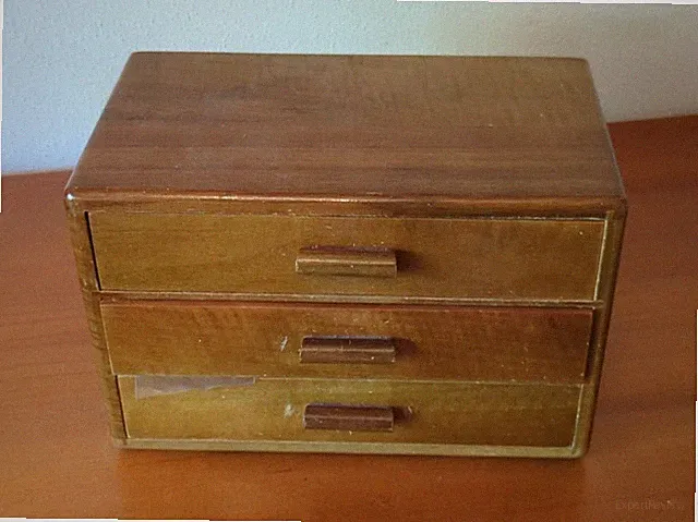 Kleine Modellkommode, Nähkästchen, 3 Schubladen, massiv Art-Deco