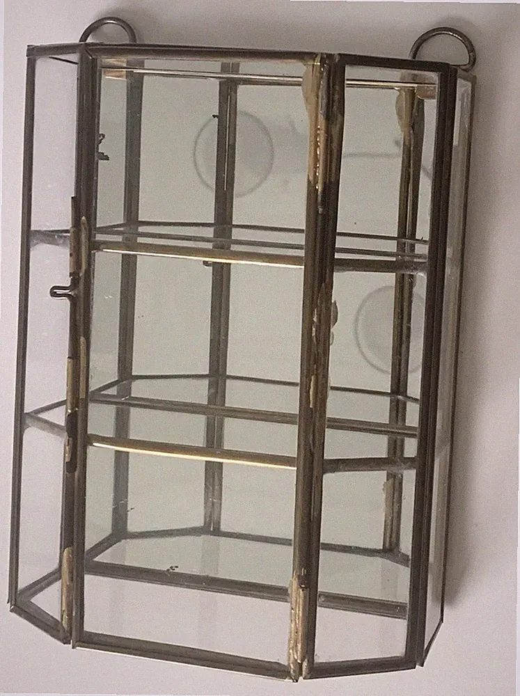 Kleine Vitrine Schmuckvitrine Glas Spiegel Messing 3 Regalfächer sechseckig